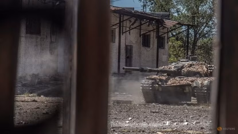 Sau giao tranh, thành phố Sievierodonetsk đã hoàn toàn hoang vắng và chỉ còn là đống đổ nát. Ảnh: Reuters