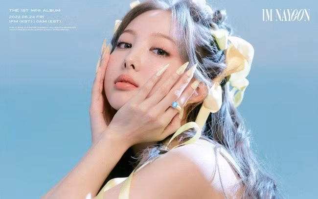 Nữ ca sĩ xinh đẹp và bùng cháy trong album mới Im Nayeon. - Ảnh: JYP