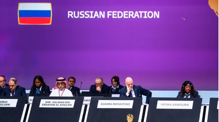Nga đáp trả động thái 'phân biệt đối xử' của Liên đoàn bóng đá Thế giới (FIFA), dọa kiện ra toà. Ảnh: AFP