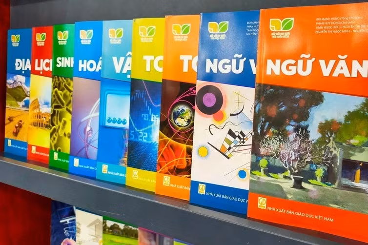 Nhà Xuất bản Giáo dục Việt Nam cho biết đã hoàn thành việc in, nhập kho trên 90% sản lượng sách giáo khoa, sẵn sàng phục vụ năm học mới.