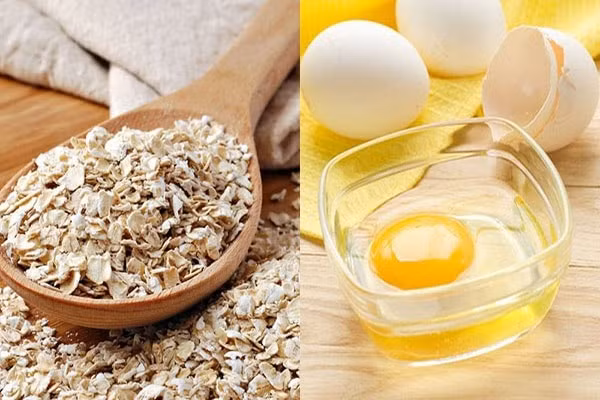 5. Mặt nạ lòng trắng trứng và yến mạch: Nấu một ít bột yến mạch, sau đó để ở nhiệt độ phòng. Lấy hai muỗng canh bột yến mạch đã nấu chín và đựng trong bát.Trong một bát riêng, dùng nĩa đánh bông lòng trắng trứng. Thêm hai muỗng canh bột yến mạch đã nấu chín vào và trộn với nhau.Thoa một lớp mỏng hỗn hợp này lên khắp mặt và đợi cho đến khi nó khô hoàn toàn.Rửa sạch bằng nước mát và lặp lại phương pháp này một lần trong 2-3 ngày.