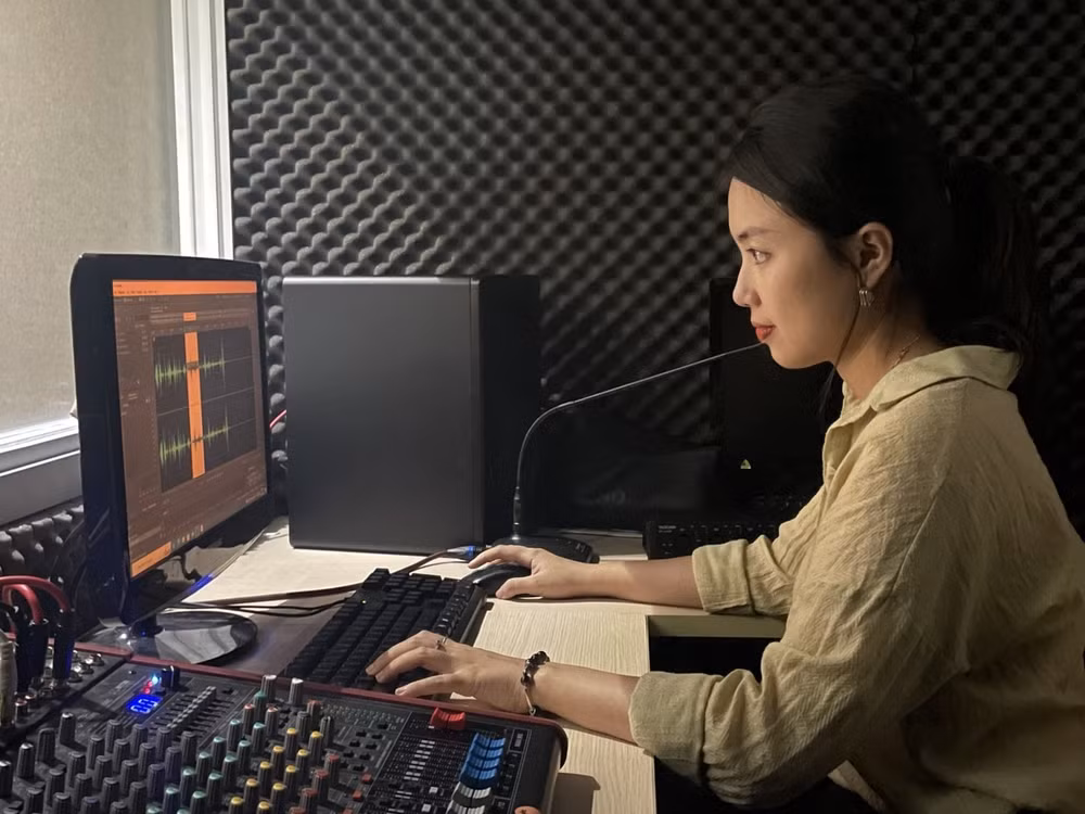 voi vnexpress podcast nhiem vuphung su doc gia la xuyen suot hinh 1