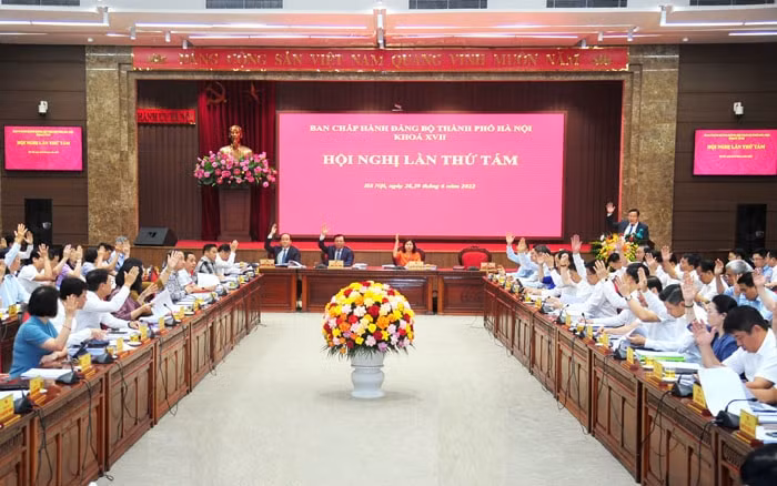 Các đại biểu thông qua nội dung, chương trình Hội nghị