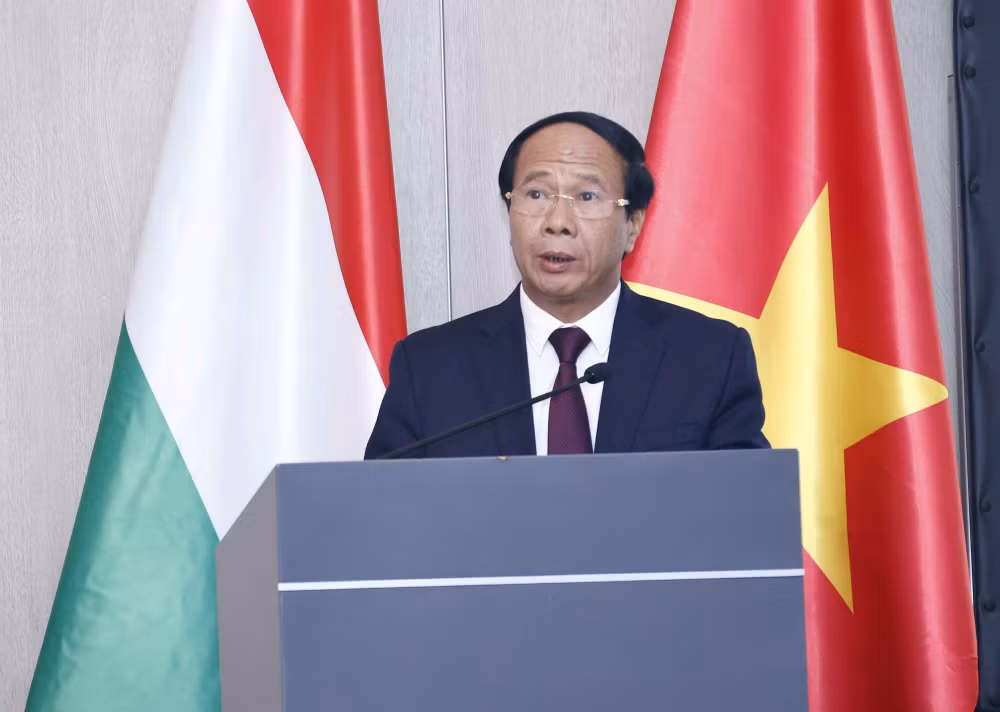 Phó Thủ tướng Lê Văn Thành phát biểu tại Tọa đàm.