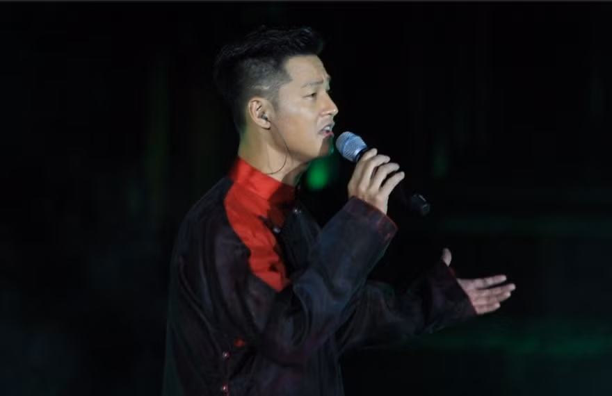 Đêm nhạc để lại dấu ấn với sự thể nghiệm làm mới nhạc Trịnh bằng thanh nhạc thính phòng, nhạc kịch Broadway và nhạc jazz của ca sĩ Đức Tuấn