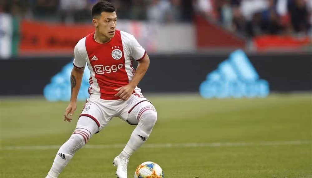 Trung vệ Lisandro Martinez của Ajax đang được cả Arsenal và Man United theo đuổi. Ảnh: Goal