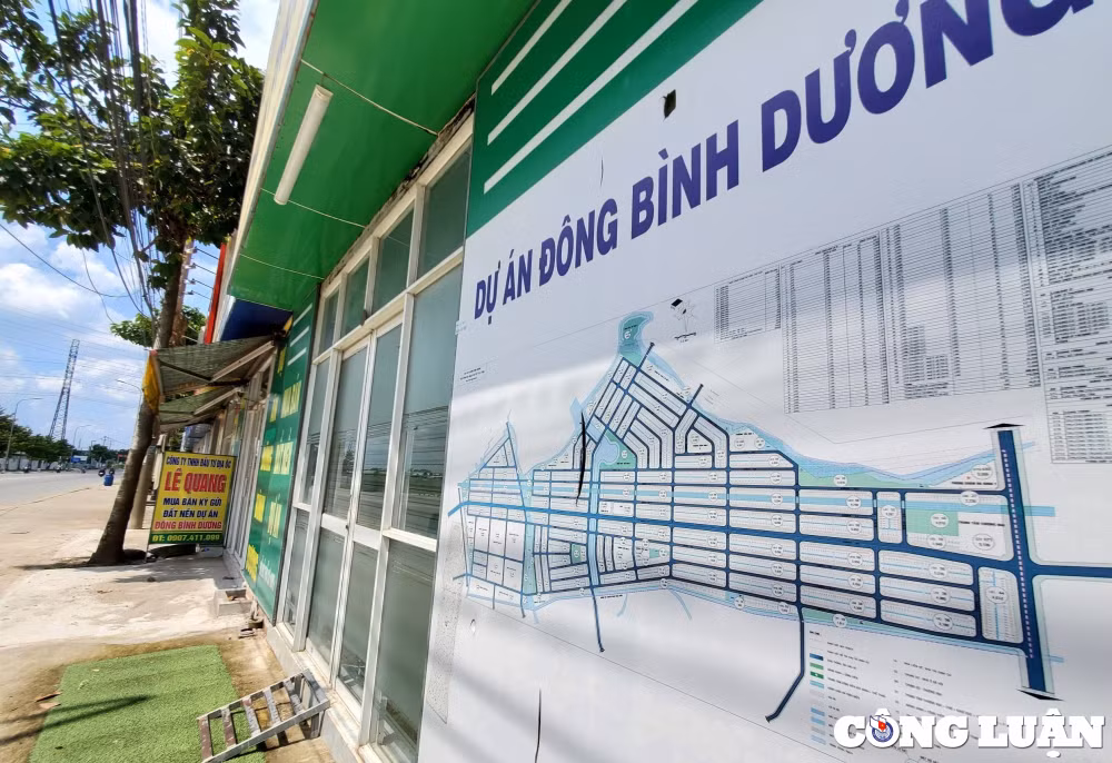 Liên lạc với các nhân viên kinh doanh tại các văn phòng này, những người này cho biết nếu muốn mua đất phải trả đủ tiền, ngân hàng chưa có chính sách cho vay vì dự án chưa đủ hồ sơ pháp lý. 