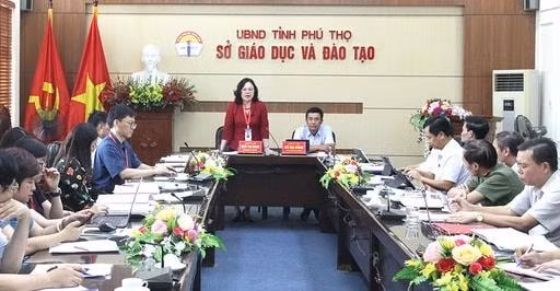 Thứ trưởng Bộ Giáo dục và đào tạo Ngô Thị Minh làm việc tại Phú Thọ.