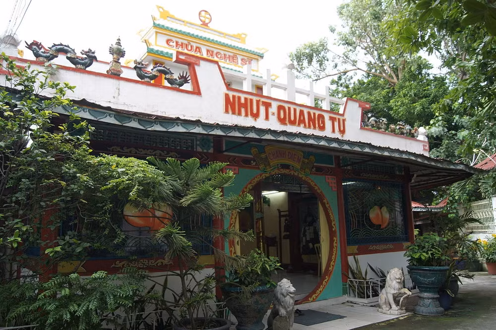 Chùa Nghệ sĩ (Nhựt Quang tự) tại quận Gò Vấp, TP. HCM. Ảnh: KP
