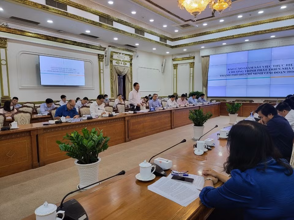 Buổi giám sát việc thực hiện Chương trình phát triển nhà ở TP. HCM giai đoạn 2016 - 2025 đối với UBND TP. HCM. Ảnh: HN