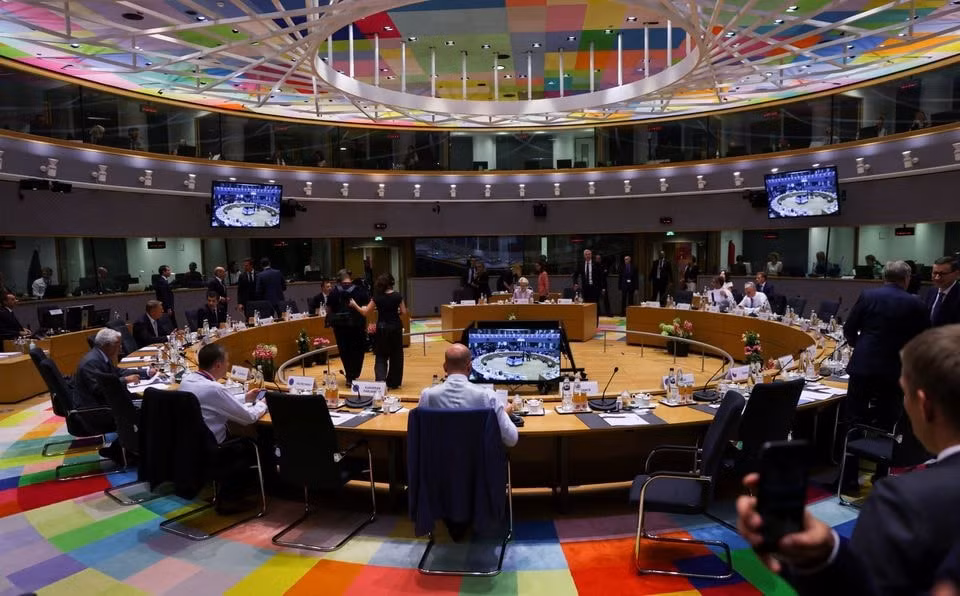 Các nhà lãnh đạo Liên minh châu Âu đã cấp tư cách ứng viên cho Ukraine và Moldova tại hội nghị thượng đỉnh ở Brussels, Bỉ vào ngày 23 tháng 6 năm 2022. Ảnh: Reuters