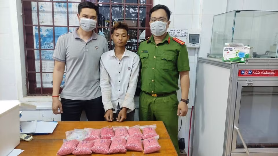 Đối tượng Xi Bun bị Cơ quan chức năng bắt giữ cùng tang vật của vụ án.
