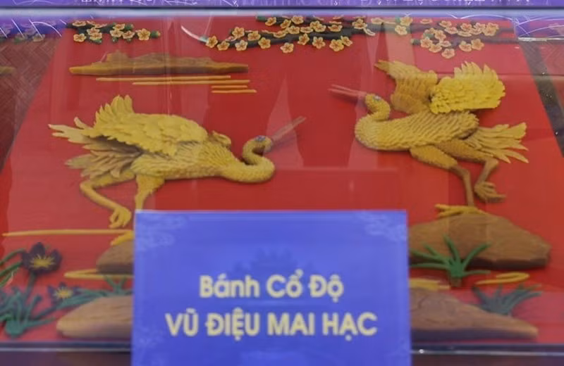 Bánh cổ độ “Vũ điệu mai hạc” được làm nên từ đôi tay khéo léo của NNƯT Ẩm thực Việt Nam Phan Gia Tôn Hiền