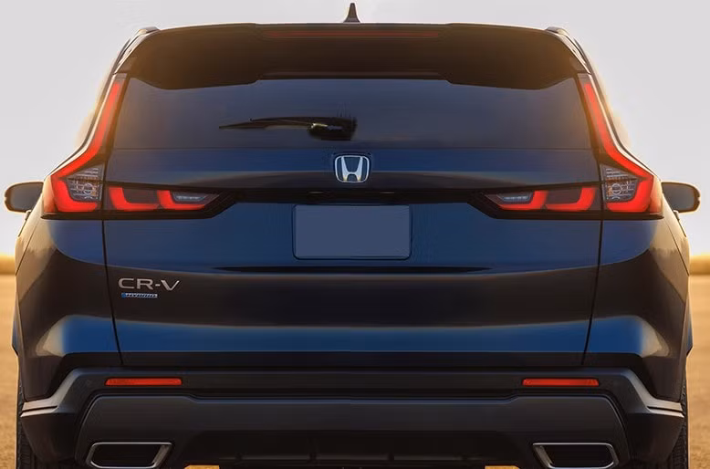 Trong khi phần đuôi xe vẫn chưa được hé lộ, hình ảnh teaser cho thấy chiếc crossover sẽ theo bước chân của Civic và áp dụng hệ thống thông tin giải trí tự do màn hình 7 và 9 inch.