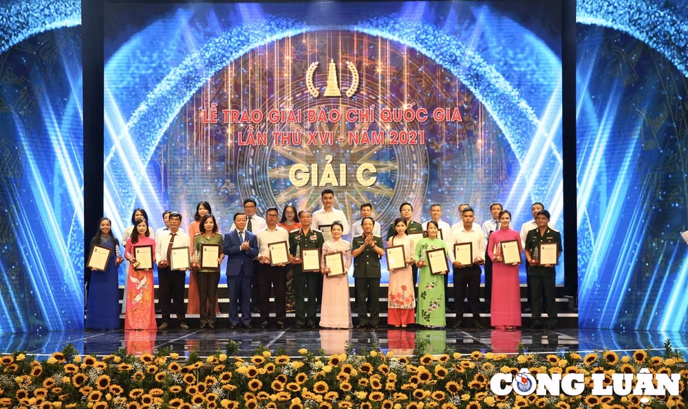 ton vinh nhung y tuong tien phong sang tao tinh than dung cam dan than cua nguoi lam bao hinh 8