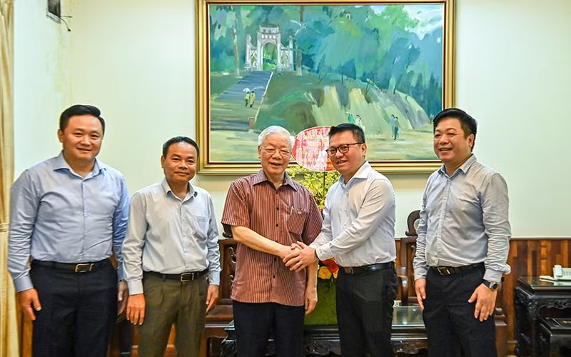 tong bi thu bieu duong bao nhan dan voi nhieu doi moi hoan thanh tot nhiem vu duoc giao hinh 1