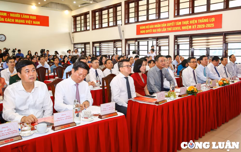 de van hoa lan toa tham sau thuc chat vao moi co quan bao chi moi nguoi lam bao hinh 1