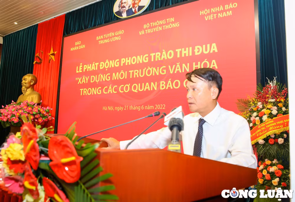de van hoa lan toa tham sau thuc chat vao moi co quan bao chi moi nguoi lam bao hinh 2