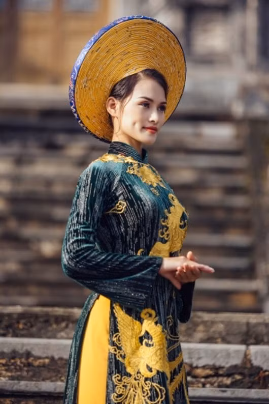 trinh dien 200 mau ao dai tai cau go lim song huong hinh 3