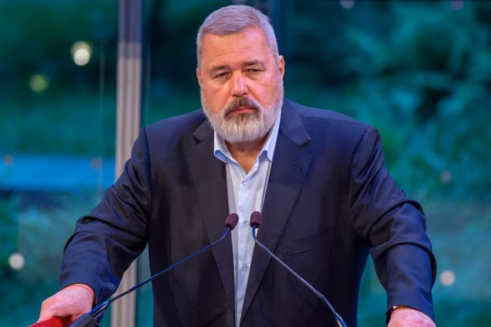 nguoi doat giai nobel cua nga dau gia huy chuong nobel lay tien cuu tre em ukraine hinh 1