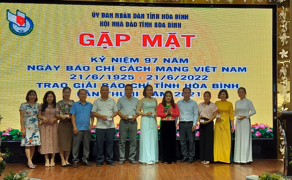 hoa binh gap mat ky niem 97 nam ngay bao chi cach mang viet nam hinh 3