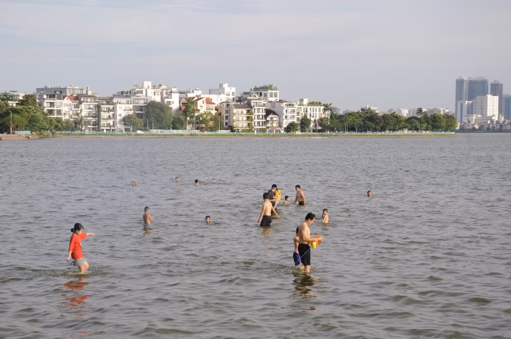 nang nong dinh diem nguoi dan ha noi do xo ra ho tay tam mat hinh 3