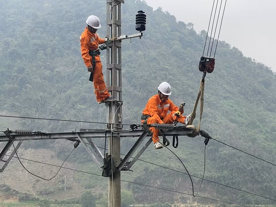 evnnpc van hanh an toan on dinh luoi dien thang 5 2022 hinh 3