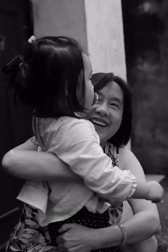 trien lam chuyen cua me hinh anh me trong mat gen z hinh 2