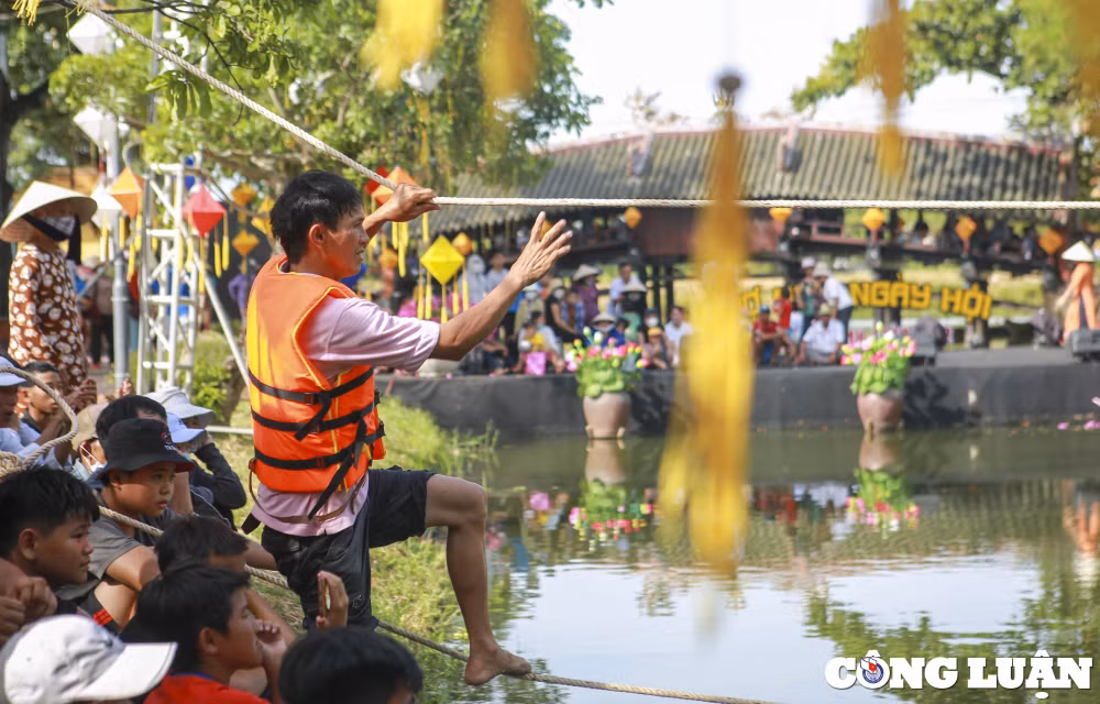 Được tổ chức định kỳ 2 năm một lần, trong khuôn khổ Festival Huế, “Chợ quê ngày hội” là dịp để tăng cường quảng bá hình ảnh miền quê Hương Thủy, giới thiệu những sản phẩm đặc trưng của địa phương. Năm nay, 