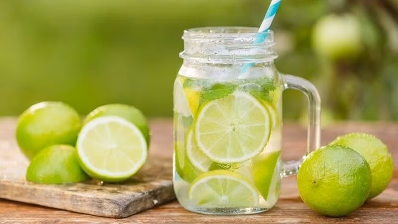 Nước chanh cải thiện sức khỏe tiêu hóa.