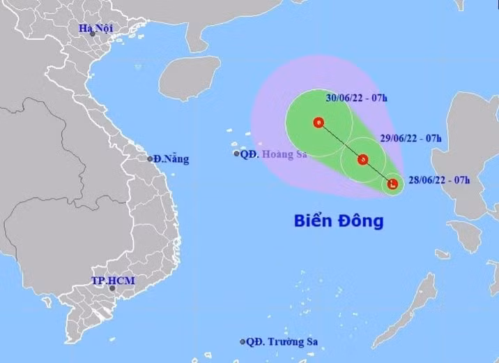 Dự báo đường đi của vùng áp thấp trên Biển Đông trong những ngày tới. Ảnh: NCHMF.