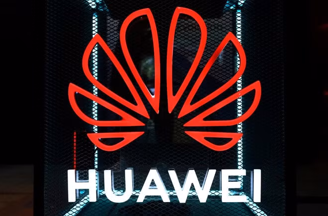 Huawei là đối tượng bị ảnh hưởng nặng nề nhất trong cuộc chiến thương mại Mỹ - Trung. Ảnh: Reuters.