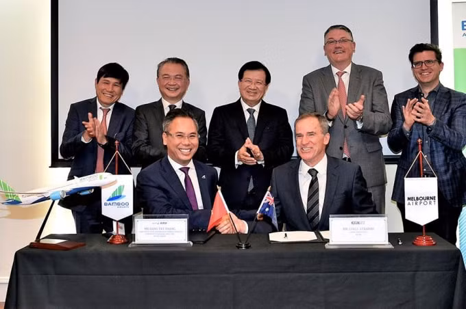Phó Thủ tướng Trịnh Đình Dũng chứng kiến Lễ ký giữa Bamboo Airways và cảng hàng không Melbourne - Ảnh VGP
