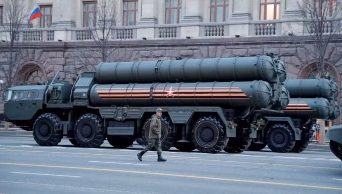 Hệ thống S-400 của Nga trên đường phố Ankara, Thổ Nhĩ Kỳ. Ảnh: Reuters