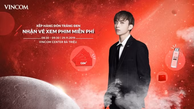 Ca sĩ Soobin Hoàng Sơn làm nóng không khí xếp hàng săn sale Black Friday tại Vincom Center Bà Triệu.