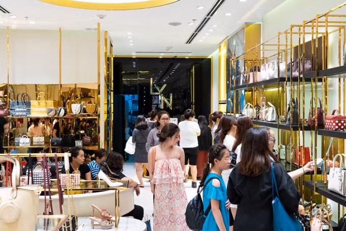 Black Friday là cơ hội tốt để sắm những món đồ phụ kiện hàng hiệu có giá tốt nhất.