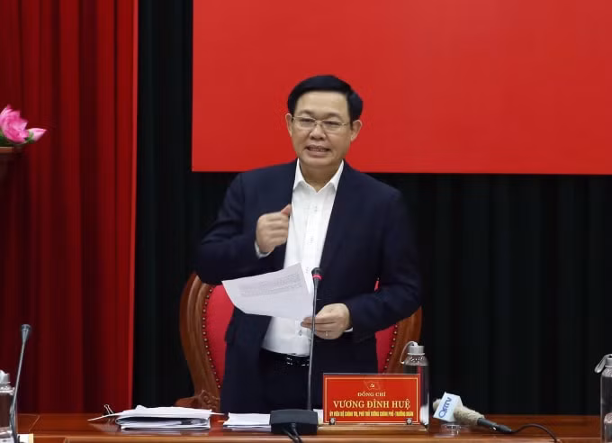 Phó Thủ tướng Vương Đình Huệ, Trưởng đoàn kiểm tra của Bộ Chính trị phát biểu tại buổi làm việc. Ảnh: VGP