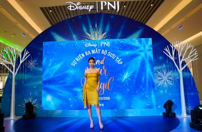 Hoa hậu Đỗ Mỹ Linh hóa thân công chúa Bella tại sự kiện ra mắt “Find your magic”.
