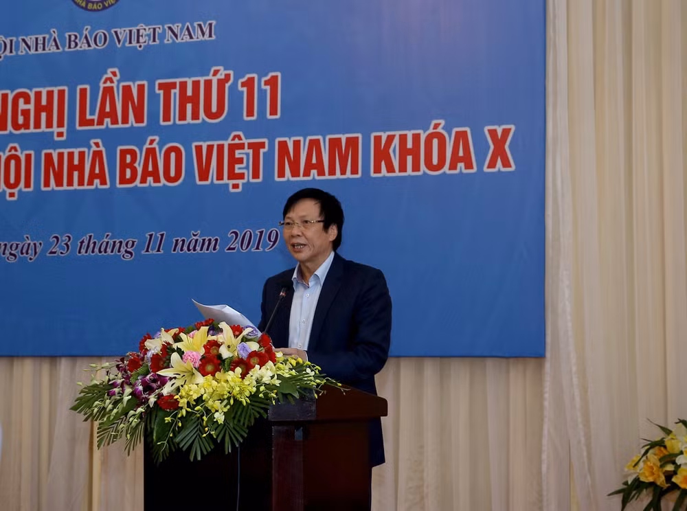 Đồng chí Hồ Quang Lợi, Phó Chủ tịch Thường trực Hội Nhà báo Việt Nam phát biểu tại Hội nghị. Ảnh: Sơn Hải