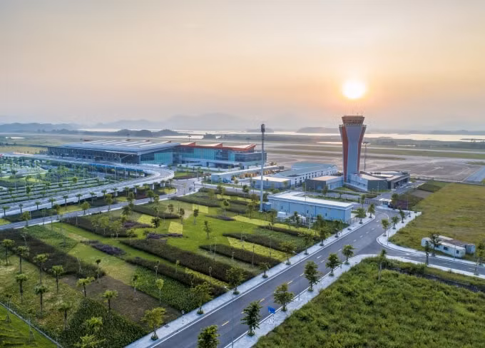 Sân bay quốc tế Vân Đồn – Công trình hạ tầng giao thông điển hình do tư nhân xây dựng.