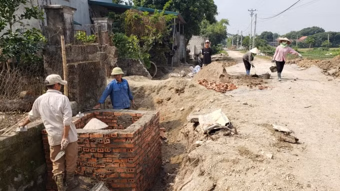 Công trường thi công dự án “Cải tạo, nâng cấp đường trục xã Yên Nghĩa, huyện Ý Yên, tỉnh Nam Định”.
