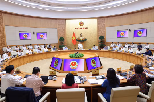 Thủ tướng Lê Minh Hưng chủ trì phiên họp Chính phủ thường kỳ đầu tiên của nhiệm kỳ mới