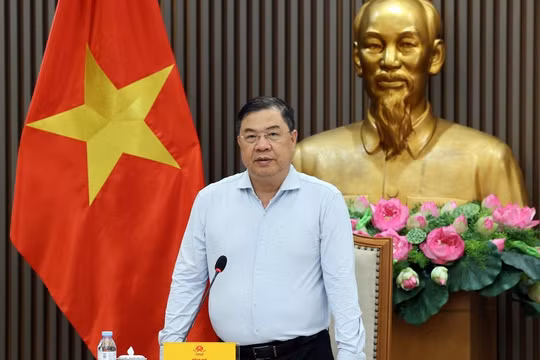 Khẩn trương xây dựng kho dự trữ xăng dầu, đường dây truyền tải điện 500 kV khu vực Bắc Lào