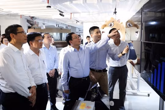 Doanh nghiệp Việt Nam cần tiên phong làm chủ AI, UAV chiến lược