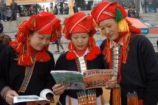 Cấp 2 ấn phẩm báo chí mỗi tháng cho người có uy tín trong đồng bào dân tộc thiểu số
