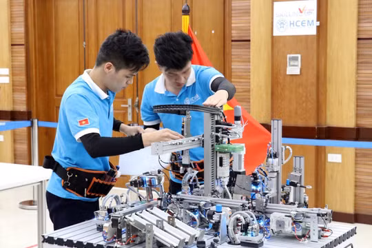 Ưu tiên vốn, thu hút và trọng dụng nhân tài cho các ngành mũi nhọn