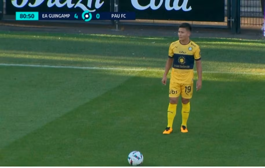 hlv didier tholot tin tien ve quang hai co the tien xa o pau fc hinh 2
