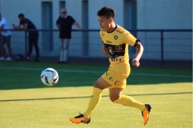 hlv hoang anh tuan chia se ve tien ve quang hai trong mau ao pau fc hinh 4