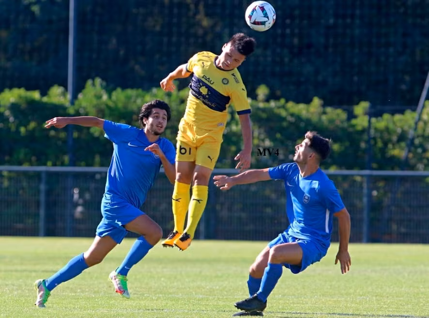 chu tich pau fc danh loi khen co canh cho tien ve nguyen quang hai hinh 2