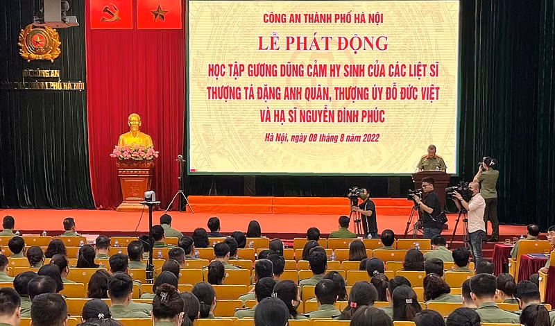 cong an ha noi phat dong hoc tap tam guong cua 3 liet si pccc hinh 1